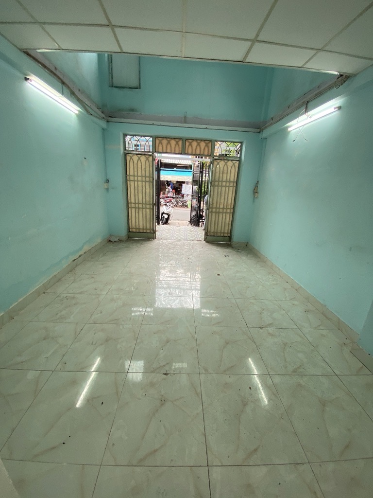 Cần bán gấp Nhà mặt tiền đường Văn Thân Q6, DT 60m2, vị trí đắc địa, Giá nhỉn 8 tỷ